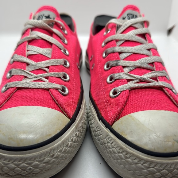 Women’s Converse Pink Canvas Low Tops Size 8 - Picture 2 of 6